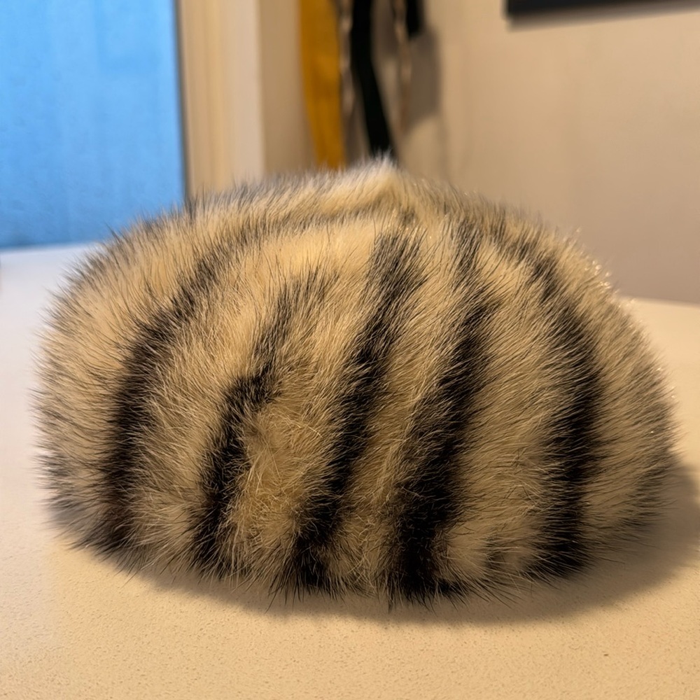 Vintage Mr D Fur Pin Box Hat white Black EUC, approximately 21”